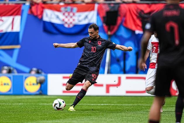Torschuss Torchance Nedim Bajrami (Albanien, 10) GER, Kroatien vs. Albanien, Fussball Europameisterschaft, UEFA EURO, EM, Europameisterschaft,Fussball 2024, Spieltag 2, 19.06.2024 GER, Kroatien vs. Albanien, Fussball Europameisterschaft, UEFA Euro 2024, Spieltag 2, 19.06.2024 Hamburg Copyright: xEibner-Pressefoto MarcelxvonxFehrnx EP_MFN