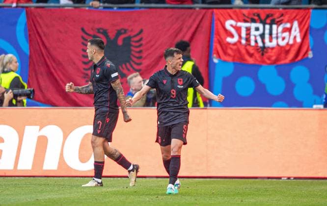 Fussball, Herren, Saison 2023 24, Euro 2024 Gruppe B (2. Spieltag) in Hamburg, Kroatien - Albanien, v.l. Rey Manaj (Albanien), Jasir Asani (Albanien), Jubel nach Tor zum 0:1, 19.06. 2024, Copyright: xSebastianxRäppold MatthiasxKochx