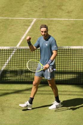 photo : Jan - Lennard STRUFF (GER) bejubelt den Sieg nach seinem 11. Matchball Tennis-Turnier Terra Wortmann Cup im Gerry Weber Sportpark (OWL-Arena) in Halle Westfalen Mi. 19.06.2024