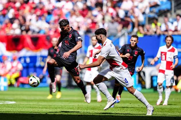 Qazim Laci (Albanien, 14), Josko Gvardiol (Kroatien, 04) GER, Kroatien vs. Albanien, Fussball Europameisterschaft, UEFA EURO, EM, Europameisterschaft,Fussball 2024, Spieltag 2, 19.06.2024 GER, Kroatien vs. Albanien, Fussball Europameisterschaft, UEFA Euro 2024, Spieltag 2, 19.06.2024 Hamburg Copyright: xEibner-Pressefoto MarcelxvonxFehrnx EP_MFN