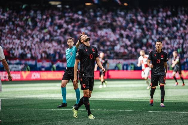 Fußball Herren UEFA-Fußball-Europameisterschaft 2024 Gruppe B Kroatien vs. Albanien 19.06.2024 Nedim Bajrami ( 10, Albanien) ärgert sich Hamburg Volksparkstadion Hamburg Deutschland