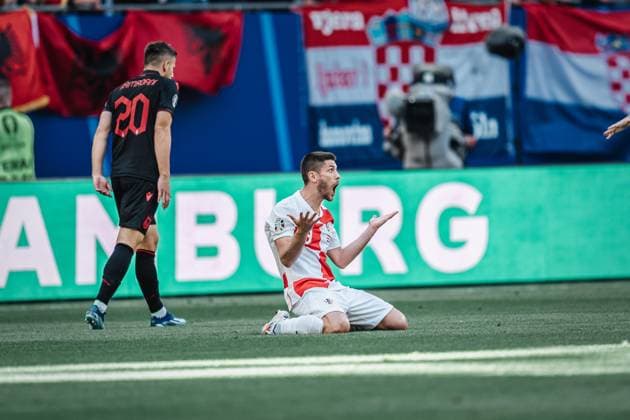 Fußball Herren UEFA-Fußball-Europameisterschaft 2024 Gruppe B Kroatien vs. Albanien 19.06.2024 Andrej Kramaric ( 9, Kroatien) ärgert sich Hamburg Volksparkstadion Hamburg Deutschland