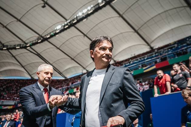 Fußball Herren UEFA-Fußball-Europameisterschaft 2024 Gruppe B Kroatien vs. Albanien 19.06.2024 v.l. Trainer Sylvinho (Albanien) und Trainer Zlatko Dalic (Kroatien) Hamburg Volksparkstadion Hamburg Deutschland