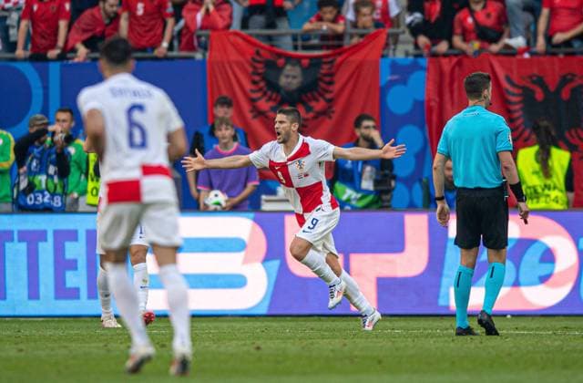 Fussball, Herren, Saison 2023 24, Euro 2024 Gruppe B (2. Spieltag) in Hamburg, Kroatien - Albanien, v.l. Josip Sutalo (Kroatien), Andrej Kramaric (Kroatien), Jubel nach Tor zum 1:1, 19.06. 2024, Copyright: xSebastianxRäppold MatthiasxKochx