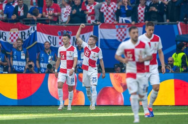 Fussball, Herren, Saison 2023 24, Euro 2024 Gruppe B (2. Spieltag) in Hamburg, Kroatien - Albanien, v.l. Ivan Perisic (Kroatien), Luka Sucic (Kroatien), Josip Juranovic (Kroatien), Mario Pasalic (Kroatien), Jubel nach Tor zum 2:1, 19.06. 2024, Copyright: xSebastianxRäppold MatthiasxKochx