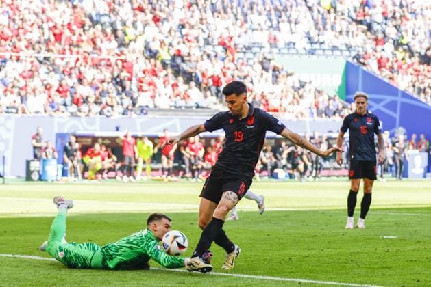 HAMBURG, Volkspark Stadium ,19-06-2024 , European Football Championship Euro2024, Group stage match no.15 between Croatia and Albania, Croatia goalkeeper Dominik Livakovic and Albania player Mirlind Daku Croatia - Albania (Euro2024)  x25532854x Copyright: