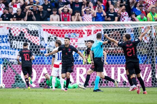 UEFA EURO, EM, Europameisterschaft,Fussball 2024: Albanien - Kroatien; 19.06.2024 Klaus Gjasula (Albania, 8) im Jubel, Albanien im Jubel nach dem Ausgleich. UEFA EURO 2024: Albanien - Kroatien; Volksparkstadion, Hamburg; 19.06.2024 Copyright: xBEAUTIFULxSPORTS Buriakovx