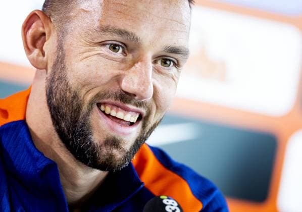 WOLFSBURG - Stefan de Vrij during a media moment of the Dutch national team, Nationalteam in the Volkswagen Arena on June 19, 2024 in Wolfsburg, Germany. The Dutch national team is preparing for the group match at the European Football Championship in Germany against France. ANP KOEN VAN WEEL UEFA EURO, EM, Europameisterschaft,Fussball 2024 Germany 2024 xVIxANPxSportx xxANPxIVx 501496709 originalFilename: 501496709.jpg