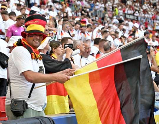 19.06.2024, Fussball UEFA EURO, EM, Europameisterschaft,Fussball 2024, Vorrunde, 2.Spieltag, Deutschland - Ungarn, in der Stuttgart Arena. Die deutschen Feiern.