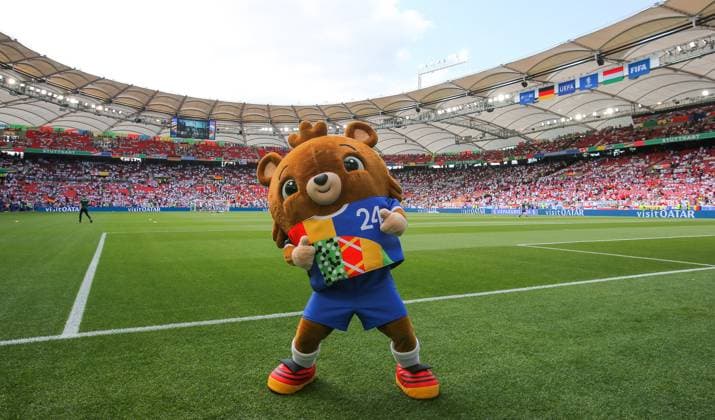 BAU 19.06.2024 Stuttgart Fußball EM 2024 Deutschland vs. Ungarn, Feature EM-Maskottchen Albärt in Stuttgart