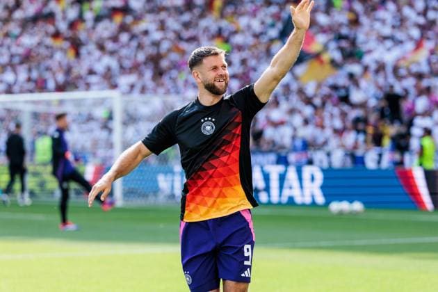 UEFA EURO 2024: Deutschland - Ungarn; 19.06.2024 Niclas Füllkrug (Deutschland, 9) winkt während dem Warm Up UEFA EURO 2024: Deutschland - Ungarn; Stuttgart Arena, Stuttgart am 19.06.2024 Copyright: xBEAUTIFULxSPORTS Wunderlx