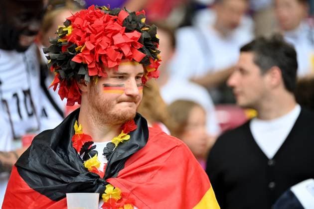 19.06.2024, xjrdrx, Fussball EM 2024, Deutschland - Ungarn emspor, v.l. Emotionen, Fans, Stimmung, Fahnen, Logo, Deutschlandfahne, schwarz rot gold, (DFL DFB REGULATIONS PROHIBIT ANY USE OF PHOTOGRAPHS as IMAGE SEQUENCES and or QUASI-VIDEO) Stuttgart