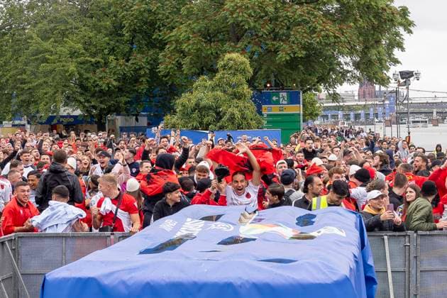Fanzone Fanmeile Frankfurt am Main, 19.06.2024 Freude bei albanischen Fans nach einem Tor, Fanzone Fanmeile Frankfurt, Frankfurt am Main, Fanzone Fanmeile, 19.6.2024 Copyright: xBEAUTIFULxSPORTS Gawlikx