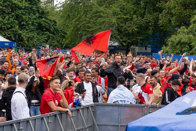 Fanzone Fanmeile Frankfurt am Main, 19.06.2024 Freude bei albanischen Fans nach einem Tor, Jubel, Fanzone Fanmeile Frankfurt, Frankfurt am Main, Fanzone Fanmeile, 19.6.2024 Copyright: xBEAUTIFULxSPORTS Gawlikx