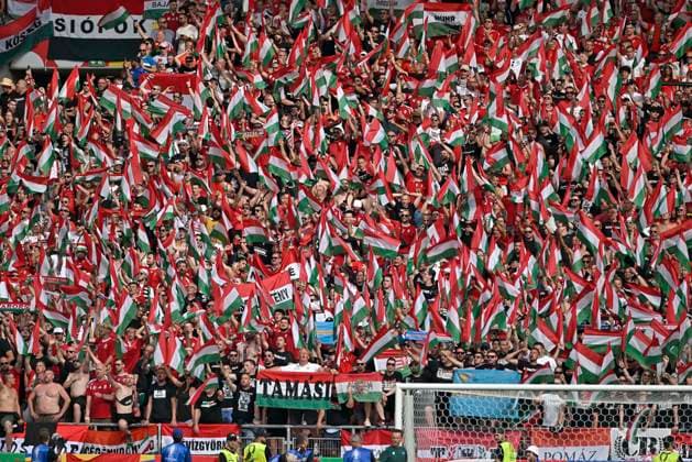 19.06.2024, Fussball UEFA EURO, EM, Europameisterschaft,Fussball 2024, Vorrunde, 2.Spieltag, Deutschland - Ungarn, in der Stuttgart Arena. Die ungarischen Fans feiern