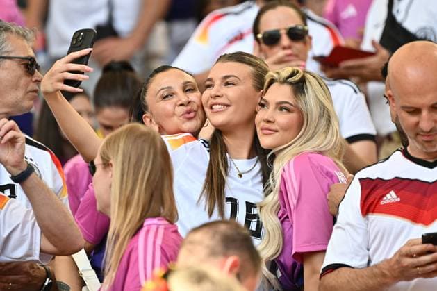 19.06.2024, xscotx, Fussball EM 2024, Deutschland - Ungarn, emspor, v.l. Lea Prinz (Freundin von Maximilian Mittelstaedt (Mittelstädt, Deutschland, 18) ) Stuttgart
