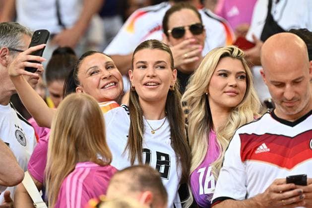 19.06.2024, xscotx, Fussball EM 2024, Deutschland - Ungarn, emspor, v.l. Lea Prinz (Freundin von Maximilian Mittelstaedt (Mittelstädt, Deutschland, 18) ) Stuttgart