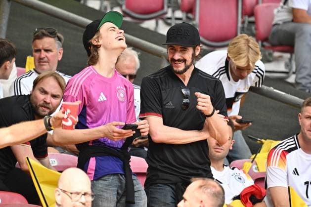19.06.2024, xscotx, Fussball EM 2024, Deutschland - Ungarn, emspor, v.l. Thomas Hayo mit Sohn Stuttgart