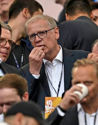 19.06.2024, Fussball UEFA EURO, EM, Europameisterschaft,Fussball 2024, Vorrunde, 2.Spieltag, Deutschland - Ungarn, in der Stuttgart Arena. Günther Jauch (Deutschland) isst Popcorn