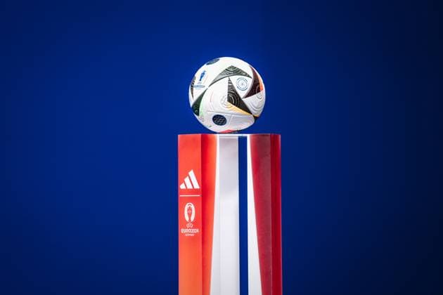 Fußball Herren UEFA-Fußball-Europameisterschaft 2024 Gruppe B Kroatien vs. Albanien 19.06.2024 Symbolfoto der EM Ball von Adidas Hamburg Volksparkstadion Hamburg Deutschland