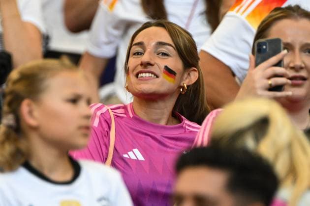 Lena Wurzenberger auf der Tribuene, Freundin von Trainer Julian Nagelsmann (Deutschland) unter den Zuschauern - Fussball, Herren, Saison 2023 24, Euro 20204 Gruppe A (2. Spieltag) in Stuttgart, Deutschland - Ungarn, v. l. , 19.06. 2024, Copyright: xMatthiasxKochx