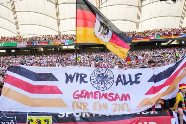 Deutsche Fans feiern - Stuttgart 19.06.2024: Deutschland vs. Ungarn, EURO2024, Gruppe A, M14, EM-Arena Stuttgart
