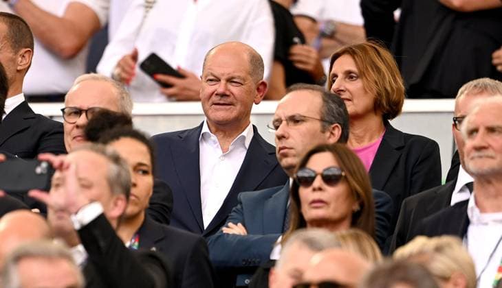 Fussball Euro 2024 Gruppe A 19.06.2024 Deutschland - Ungarn Bundeskanzler Olaf Scholz auf der Tribuene