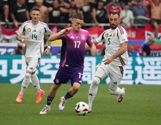 19.06.2024, Stuttgart Arena, Stuttgart, GER, EM UEFA 2024, Group A, Germany vs Hungary, im Bild Florian Wirtz (Germany), Attila Fiola (Hungary) Defodi-506_20240619_hbr_1650