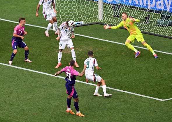 RECORD DATE NOT STATED 19.06.2024, xjhx, Fussball EM 2024, Deutschland - Ungarn emspor, v.l. Robert Andrich (Deutsche Fussball Nationalmannschaft DFB), Bendeguz Bolla (Ungarn) (UEFA REGULATIONS PROHIBIT ANY USE OF PHOTOGRAPHS as IMAGE SEQUENCES and or QUASI-VIDEO) Stuttgart