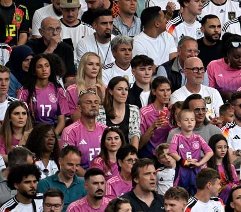 19.06.2024, Fussball UEFA EURO, EM, Europameisterschaft,Fussball 2024, Vorrunde, 2.Spieltag, Deutschland - Ungarn, in der Stuttgart Arena. Aaliyah Freundin von Florian Wirtz (Deutschland) unter den Spielerfrauen