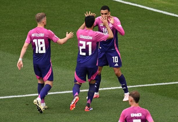 RECORD DATE NOT STATED 19.06.2024, xjhx, Fussball EM 2024, Deutschland - Ungarn emspor, v.l. Maximilian Mittelstädt (Deutsche Fussball Nationalmannschaft DFB), Ilkay Gündogan (Deutsche Fussball Nationalmannschaft DFB), Jamal Musiala (Deutsche Fussball Nationalmannschaft DFB) celebrate the goal, Der Torjubel zum 1:0 (UEFA REGULATIONS PROHIBIT ANY USE OF PHOTOGRAPHS as IMAGE SEQUENCES and or QUASI-VIDEO) Stuttgart