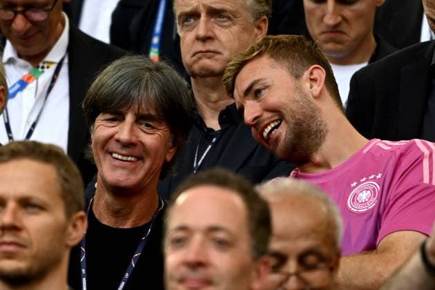 19.06.2024, xpsx, Fussball EM 2024, Deutschland - Ungarn emspor, v.l. Jachim Jogi Löw und Christoph Kramer (DFL DFB REGULATIONS PROHIBIT ANY USE OF PHOTOGRAPHS as IMAGE SEQUENCES and or QUASI-VIDEO) Stuttgart