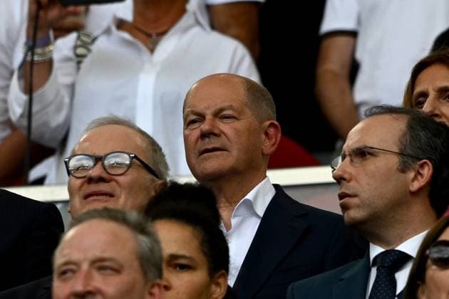 19.06.2024, xpsx, Fussball EM 2024, Deutschland - Ungarn emspor, v.l. Bundeskanzler Olaf Scholz (DFL DFB REGULATIONS PROHIBIT ANY USE OF PHOTOGRAPHS as IMAGE SEQUENCES and or QUASI-VIDEO) Stuttgart