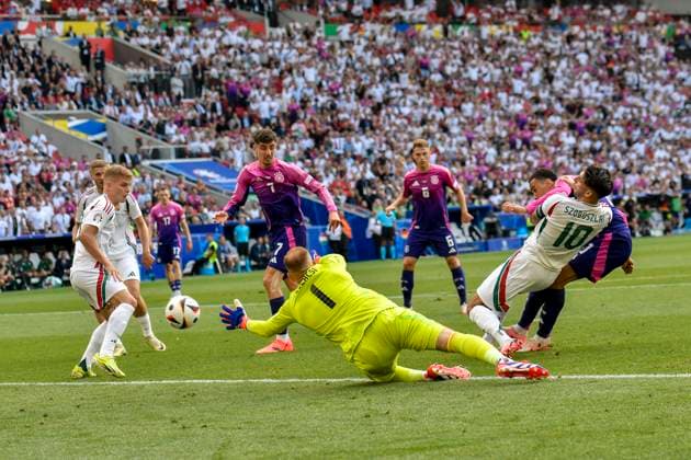 Jamal Musiala ( 10, Deutschland) erzielt das Tor zum 1:0 19.06.2024 Fussball Europameisterschaft in Deutschland Deutschland vs Ungarn, Neckarpark, Stuttgart, Baden-Württemberg Germany