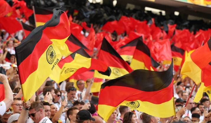 Deutschlandfans mit Fahnen Fahnenmeer Fußball Fussball Europameisterschaft Euro 2024 EM Herren Saison 2023 2024 19.06.2024 Deutschland GER vs. Ungarn HUN in Stuttgart DFL regulations prohibit any use of photographs as image sequences and or quasi-video.