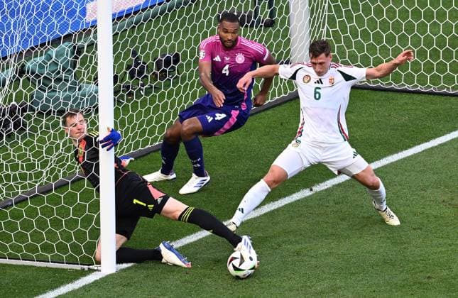RECORD DATE NOT STATED 19.06.2024, xjhx, Fussball EM 2024, Deutschland - Ungarn emspor, v.l. Manuel Neuer (Deutsche Fussball Nationalmannschaft DFB), Jonathan Tah (Deutsche Fussball Nationalmannschaft DFB), Willi Orban (Ungarn) (UEFA REGULATIONS PROHIBIT ANY USE OF PHOTOGRAPHS as IMAGE SEQUENCES and or QUASI-VIDEO) Stuttgart