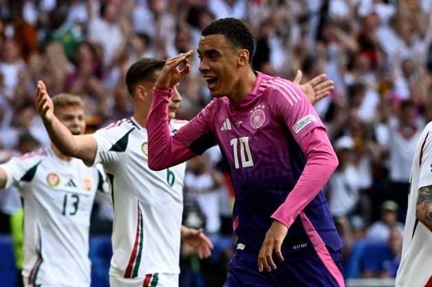 19.06.2024, xpsx, Fussball EM 2024, Deutschland - Ungarn emspor, v.l. Torjubel nach dem Tor zum celebrating the goal celebrate 1:0 durch Jamal Musiala (Deutsche Fussball Nationalmannschaft DFB) (DFL DFB REGULATIONS PROHIBIT ANY USE OF PHOTOGRAPHS as IMAGE SEQUENCES and or QUASI-VIDEO) Stuttgart