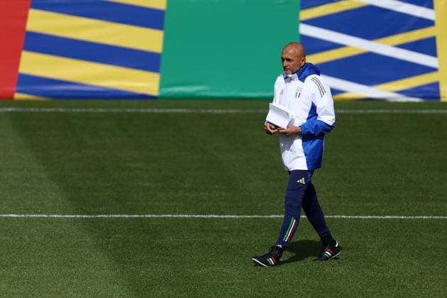 Training Session Luciano Spalletti, head coach of Italy during Italy training session on the eve of their UEFA EURO, EM, Europameisterschaft,Fussball 2024 Group B football match against Spain at Hemberg-Stadion on June 19, 2024 in Iserlohn, Germany . Iserlohn Hemberg-Stadion Germany Copyright: xMarcoxCanonierox