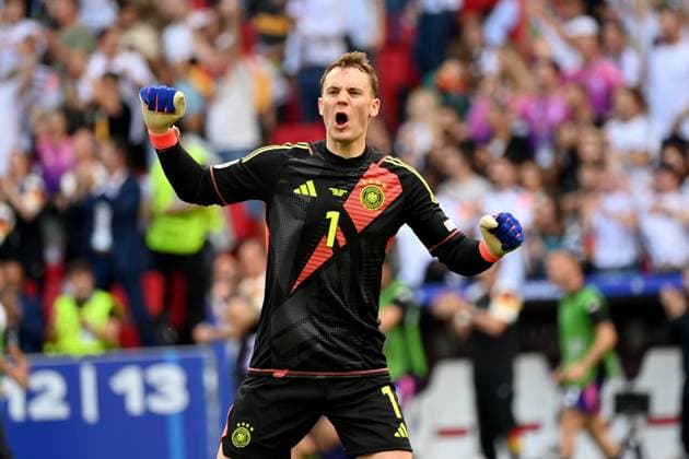 Sport Bilder des Tages 19.06.2024, xjrdrx, Fussball EM 2024, Deutschland - Ungarn emspor, v.l. Torjubel nach dem Tor zum celebrating the goal celebrate 1:0 durch Jamal Musiala (Deutsche Fussball Nationalmannschaft DFB) bei Manuel Neuer (Deutsche Fussball Nationalmannschaft DFB) (DFL DFB REGULATIONS PROHIBIT ANY USE OF PHOTOGRAPHS as IMAGE SEQUENCES and or QUASI-VIDEO) Stuttgart