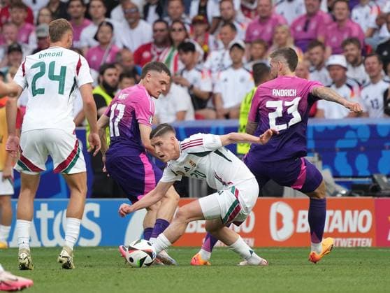 19.06.2024, Stuttgart Arena, Stuttgart, GER, EM UEFA 2024, Group A, Germany vs Hungary, im Bild Marton Dardai (Hungary), Florian Wirtz (Germany), Roland Sallai (Hungary), Robert Andrich (Germany) Defodi-506_20240619_hbr_2855