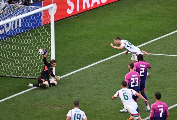 RECORD DATE NOT STATED 19.06.2024, xjhx, Fussball EM 2024, Deutschland - Ungarn emspor, v.l. Manuel Neuer (Deutsche Fussball Nationalmannschaft DFB), Roland Sallai (Ungarn) abseitstor (UEFA REGULATIONS PROHIBIT ANY USE OF PHOTOGRAPHS as IMAGE SEQUENCES and or QUASI-VIDEO) Stuttgart
