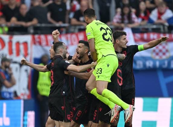(240619) -- HAMBURG, June 19, 2024 -- Klaus Gjasula (3rd L) of Albania celebrates with teammates after scoring during the UEFA EURO, EM, Europameisterschaft,Fussball 2024 Group B match between Croatia and Albania in Hamburg, Germany on June 19, 2024. ) (SP)GERMANY-HAMBURG-FOOTBALL-EURO 2024-CROATIA VS ALBANIA XiaoxYijiu 