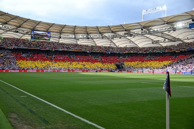 19.06.2024, xsltx, Fussball EM 2024, Deutschland - Ungarn emspor, v.l. Symbolfoto, Symbolbild, Symbol Fans, Zuschauer, Publikum, Tribuene deutsche Fans Choreo, Choreografie, Choreographie (DFL DFB REGULATIONS PROHIBIT ANY USE OF PHOTOGRAPHS as IMAGE SEQUENCES and or QUASI-VIDEO) Stuttgart