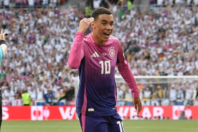 Jamal Musiala ( 10, Deutschland) jubelt nach dem Tor zum 1:0 19.06.2024 Fussball Europameisterschaft in Deutschland Deutschland vs Ungarn, Neckarpark, Stuttgart, Baden-Württemberg Germany