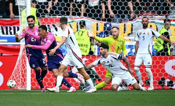 Fussball, Europameisterschaft, EURO 2024, Gruppe A, MHP-Arena Stuttgart: Deutschland - Ungarn; Jubel Jamal Musiala (GER) nach seinem Tor zum 1:0, zusammen mit Ilkay Gündogan (GER). Jubel, Freude, Aktion.