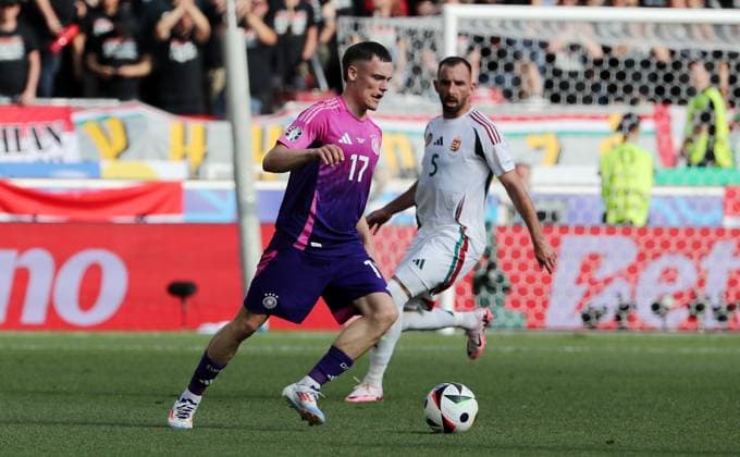 Florian Wirtz, Attila Fiola Zweikampf Spielszene Aktion Fußball Fussball Europameisterschaft Euro 2024 EM Herren Saison 2023 2024 19.06.2024 Deutschland GER vs. Ungarn HUN in Stuttgart DFL regulations prohibit any use of photographs as image sequences and or quasi-video.