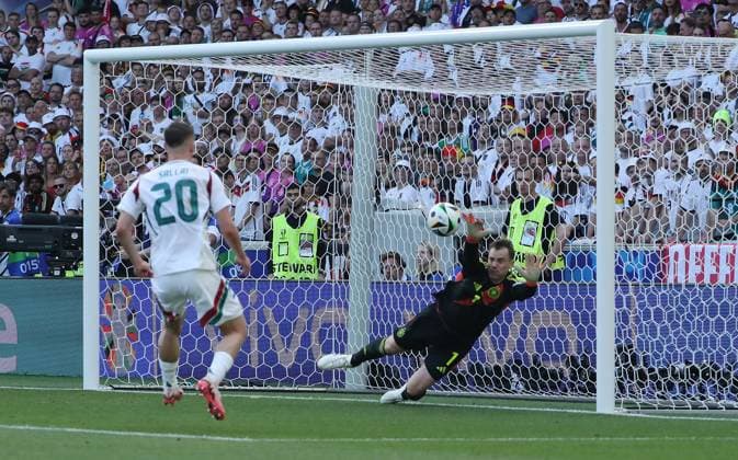Roland Sallai erzielt ein Abseitstor gegen Torwart Manuel Neuer Fußball Fussball Europameisterschaft Euro 2024 EM Herren Saison 2023 2024 19.06.2024 Deutschland GER vs. Ungarn HUN in Stuttgart DFL regulations prohibit any use of photographs as image sequences and or quasi-video.