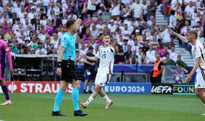 Schiedsrichter Danny Makkelie (NED) zeigt Abseits an. kein Tor für Roland Sallai Fußball Fussball Europameisterschaft Euro 2024 EM Herren Saison 2023 2024 19.06.2024 Deutschland GER vs. Ungarn HUN in Stuttgart DFL regulations prohibit any use of photographs as image sequences and or quasi-video.