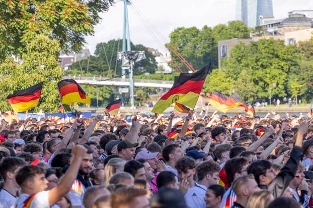 Fanzone Fanmeile Frankfurt am Main, 19.06.2024 Deutschland Fhane, Flagge, Fans, Zuschauer, Fahnenmeer, Fanzone Fanmeile Frankfurt, Frankfurt am Main, Fanzone Fanmeile, 19.6.2024 Copyright: xBEAUTIFULxSPORTS Gawlikx