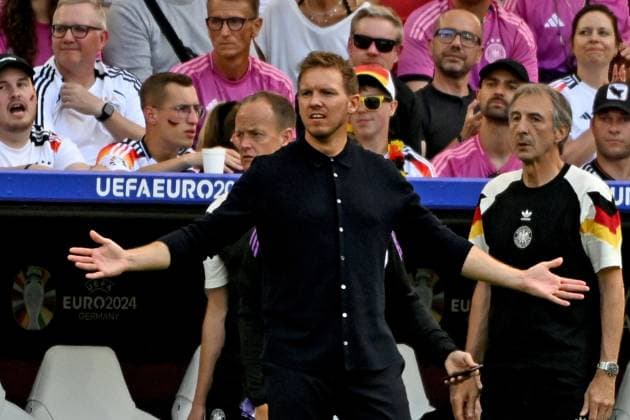 19.06.2024, xpsx, Fussball EM 2024, Deutschland - Ungarn emspor, v.l. Trainer Julian Nagelsmann (Deutsche Fussball Nationalmannschaft DFB) gibt Anweisungen, gestikuliert, mit den Armen gestikulieren gives instructions, gesticulate (DFL DFB REGULATIONS PROHIBIT ANY USE OF PHOTOGRAPHS as IMAGE SEQUENCES and or QUASI-VIDEO) Stuttgart